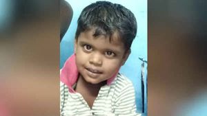  4 வயசு குழந்தைங்க.. இந்த தண்ணியை குடிச்சதாலதான் அநியாயமா செத்து போய்ட்டான்.. கதறும் மக்கள்