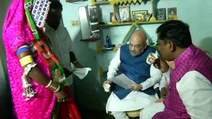 ஸ்டாலின் ஸ்டைலில்... தெலுங்கானாவை கலக்குகிறார் உள்துறை அமைச்சர் அமித்ஷா 