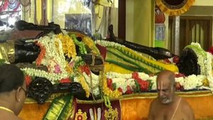 Athi Varadar: அத்தி வரதரை தரிசிக்க உகந்த நாள்கள் எவை..? எப்போது கூட்டம் அதிகமாக இருக்கும் தெரியுமா! 