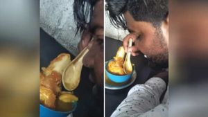 ஆயிரம் சொல்லு.. மாட்டுக்கறி.. மாட்டுக்கறிதான்யா.. போட்டோ போட்ட இளைஞரை கத்தியால் குத்திய கும்பல் 