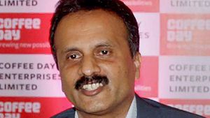 ஊழியர்களுக்கான கடிதத்தில் உள்ளது வேறு.. சித்தார்த்தா கையெழுத்து மாறுபடுகிறது.. வருமான வரித்துறை 