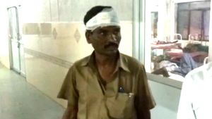 கண்டக்டர் மண்டையை பிளந்து வெறித்தனம்.. மக்கள் பீதி.. மதுரையிலும் உலா வரும் பட்டாக்கத்தி மாணவர்கள் 