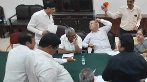 ஆளுநர் மாளிகையில் 'ராஜினாமா' எம்.எல்.ஏக்கள்- சட்டசபையில் பெரும்பான்மையை நிரூபிக்க வலியுறுத்தல் 