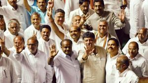 கர்நாடக சட்டசபையில் பெரும்பான்மையை நிரூபிக்க எத்தனை இடங்கள் தேவை? 