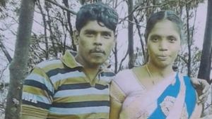 எப்பப் பார்த்தாலும் குடி.. சண்டை.. வெறுத்துப் போய் மனைவியுடன் கணவர் தற்கொலை.. 8 மாத குழந்தை தவிப்பு