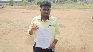 காதல் திருமணம்.. மனைவியை பிரித்து விட்டனர்.. சேர்த்து வையுங்கள்.. கணவர் குமுறல் 