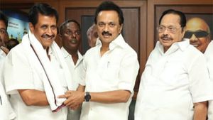அமமுகவிலிருந்து விலகி திமுகவில் இணைந்தார் வேலூர் ஞானசேகரன்!.. அடுத்தடுத்து உருண்டோடும் தலைகள்! 