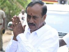 காவி உடையில் காட்சியளித்த அத்தி வரதர்... தரிசனம் செய்தார் ஹெச். ராஜா 