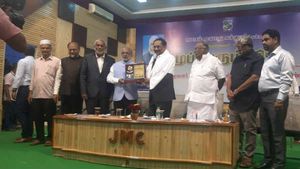 திருச்சி ஜமால் முகமது கல்லூரி நிறுவனர் நாள் விழா.. கோலாகல கொண்டாட்டம் 
