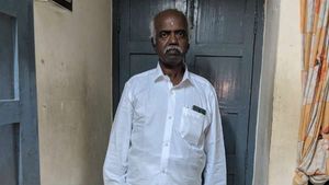 சக பெண் அதிகாரியை ஆபாச வீடியோ எடுத்த பச்சையப்பன் சஸ்பெண்ட்... தமிழக அரசு அதிரடி