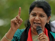 கனிமொழி எப்போது வரப் போகிறார்.. பிரச்சாரத்தை எதிர்நோக்கி பெரும் எதிர்பார்ப்பில் வேலூர் திமுக! 