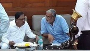 பரபரப்பான அரசியல் களத்தில் ஆச்சர்யம்.. பாஜக உறுப்பினர்களுடன் காலை உணவருந்திய கர்நாடக துணை முதல்வர் 
