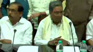 பெங்களூரில் தொடங்கியது காங்கிரஸ் எம்எல்ஏக்கள் கூட்டம்.. பங்கேற்காதவர்கள் மீது பாய்கிறது நடவடிக்கை? 