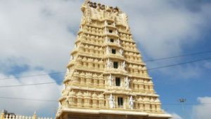 பக்தர்கள் கொடுக்கும் காணிக்கையை எடுக்க கூடாது.. அர்ச்சகர்களுக்கு கர்நாடக அரசு நூதன உத்தரவு 