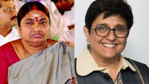 கிரண்பேடியின் தண்ணீர் பேச்சு.. வளர்மதியை விட்டு விளாசித் தள்ளிய அதிமுக!