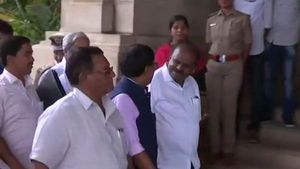ஆளுநரின் 2வது கெடுவும் முடிவடைந்தது.. நடக்காத நம்பிக்கை வாக்கெடுப்பு 