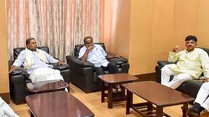 கர்நாடகா: ஜேடிஎஸ், காங். எம்.எல்.ஏக்கள் 11 பேர் கூண்டோடு ராஜினாமா- கவிழ்கிறது குமாரசாமி அரசு! 