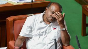 குமாரசாமிக்கு ஷாக்கிங் நியூஸ்.. நம்பிக்கை வாக்கெடுப்பை புறக்கணிக்க பகுஜன் சமாஜ் எம்எல்ஏ முடிவு 