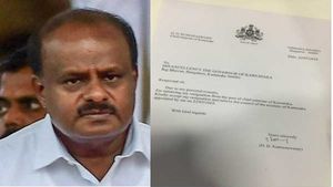 அரசு சின்னம் இருக்கிறது.. முதல்வர் கையெழுத்தும் இருக்கிறது.. வைரலாகும் குமாரசாமி 'ராஜினாமா' கடிதம்! 