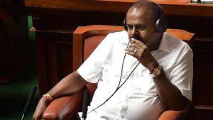 அன்றே எச்சரித்தார்.. 1 நாள் தாக்குபிடித்திருந்தால் கதையே வேறு.. குமாரசாமிக்கு ஜோசியர் தந்த வார்னிங் 