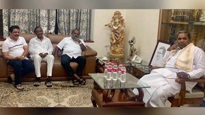 கர்நாடக அரசியலில் திருப்பம்.. காங்., அதிருப்தி எம்எல்ஏ  நாகராஜ் ஒருவழியாக திருப்தி எம்எல்ஏ ஆனார் 