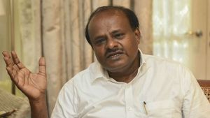 மோசடி வழக்கு விசாரணையிலிருந்து ரோஷன் பெய்க்கை தப்பிக்க வைக்க நினைக்கும் பாஜக.. குமாரசாமி புகார் 