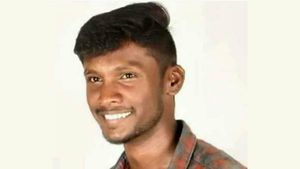 சரக்கு அடிக்க காசு கேட்டு நச்சரித்த அஜித்.. ஆத்திரத்தில் மகன் என்றும் பாராமல் சரோஜா செஞ்ச கொடூரம்