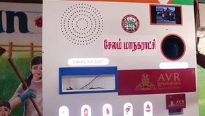 சேலம் பஸ் ஸ்டாண்ட்.. கையில் காலி பிளாஸ்டிக் பாட்டில்.. மறக்காம இந்த மெஷினை யூஸ் பண்ணுங்க 