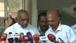 வைகோ காலைப் பிடித்துக் கேட்கிறேன்.. தயவு செய்து அதைப் பேசுங்க.. பொன். ராதாகிருஷ்ணன் பரபர பேச்சு