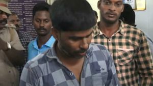 நூதன முறையில் லேப்டாப் திருட்டு.. புதுச்சேரியில் கைவரிசை காட்டி சிக்கிய திருடன்