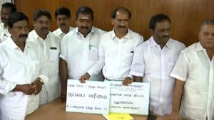 புதுச்சேரி சட்டசபையில் அமளி.. அதிமுக, ரங்கசாமி, பாஜக எம்எல்ஏக்கள் கூண்டோடு வெளிநடப்பு