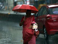 4 மணி நேரமாக வெளுத்து வாங்கிய கனமழை... சென்னைவாசிகள் மகிழ்ச்சி 