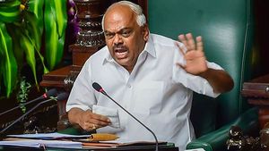 அறிஞர் அண்ணாவின் ரசிகர்.. அரசியல் தர்மத்தின் காவலன்.. ஹீரோவான கர்நாடக சபாநாயகர் ரமேஷ் குமார் 