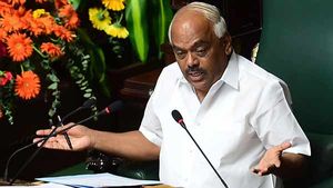 கர்நாடகத்தில் அடுத்த திருப்பம்.. 6 மணிக்குள் நம்பிக்கை வாக்கெடுப்பு நடத்த 2-வது முறை கெடு விதிப்பு 