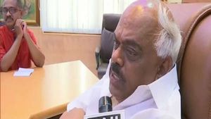 கர்நாடகாவில் களேபரம்... அதிருப்தி எம்.எல்.ஏ.க்கள் ராஜினாமா கடிதம்..  சபாநாயகர் எங்கே சென்றார்? 