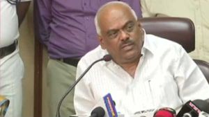 உங்க காலுக்கு ஒரு கும்பிடு.. நிம்மதியாக சாக விடுங்கள்! பிரஸ் மீட்டில் உருகிய கர்நாடக சபாநாயகர் 
