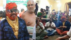 ஆத்தீ.. அத்திவரதரை சந்திக்க யார் வந்திருக்காங்க.. எங்க வந்து உட்கார்ந்திருக்காங்க பாருங்க!! 