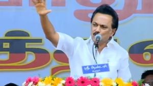 எம்ஜிஆர் உருவாக்கிய அதிமுகவா இது? அது எப்போதோ மறைந்துவிட்டது.. தேனியில் கர்ஜித்த ஸ்டாலின்! 