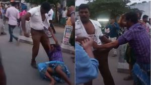 Viral Video: பொன்னாங்கண்ணி சட்டையை இழுத்துக் கிழித்த முரளி.. மப்பு ஆசாமியின் ரகளை! 