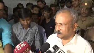 பாஜக எம்எல்ஏ மீது பாலியல் புகார் கூறிய பெண்ணின் கார் மீது லாரி மோதல்.. இருவர் பலி 