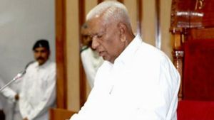 கர்நாடகா நிலவரம் குறித்து மத்திய அரசுக்கு அறிக்கை அனுப்பினார் ஆளுநர் வஜூபாய் வாலா 
