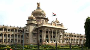 கர்நாடக அரசு நிலை பரிதாபம்.. மேலும் 2 காங்கிரஸ் எம்எல்ஏக்கள் அடுத்தடுத்து ராஜினாமா 