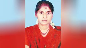 19 வயசு.. தூக்கில் தொங்கிய நாடக நடிகை பிரியா.. துர்நாற்றம் வீசியதால் பரபரப்பு! 