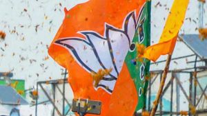 வரலாம்..அதுக்குன்ணு இப்படியா.. எதிர்க்கட்சியினரின் அதிகப்படியான வருகையால் பாஜக விசுவாசிகள் அப்செட் 