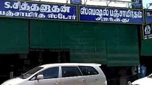 பழனி சித்தனாதன் பஞ்சாமிர்த கடைக்கு சீல்.. 9 மணி நேர சோதனைக்கு பிறகு வருமான வரி அதிகாரிகள் நடவடிக்கை 