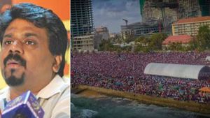 கொழும்பை அதிர வைத்த ஜே.வி.பி. பேரணி- அதிபர் வேட்பாளராக அனுரகுமார திசநாயக்க  போட்டி! 
