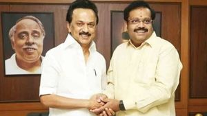 அப்பாடா.. கஷ்டப்பட்டு ஜெயித்தார் கதிர் ஆனந்த்.. திமுகவுக்கு திரில் வெற்றி.. வேலூரை இழந்தது அதிமுக! 