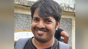 மாட்டிறைச்சி குறித்து ஃபேஸ்புக் பதிவு- கோவை நிர்மல்குமார் ஜாமீன் மனு தள்ளுபடி 