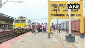 கேக் வெட்டி, பூமால போட்டு, வைகை எக்ஸ்பிரஸ்க்கு  பிறந்த மண்ணிலே ஹேப்பி பார்த்டே பாடிய மதுரை மக்கள் 