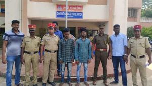வீட்டருகே மது அருந்திய இளைஞர்கள்.. தட்டிக் கேட்ட சாமியார்.. குத்திக் கொலை